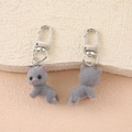 Par de llaveros de gato gris flocado con cierres de langosta para bolsos y accesorios - Gato rastrero gris