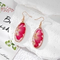 Boucles d'oreilles dorées style français avec vraies fleurs séchées rouges et résine - Coeur de Pétale Rouge