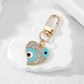 Goldener Herz-Schlüsselanhänger mit Kristall-Strasssteinen und blauem Evil-Eye - Himmelblau Strass Herz Gold