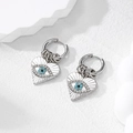 Punk-Ohrringe aus Edelstahl mit glitzerndem Herz-Anhänger und blauem Teufelsauge - Silber Herz Mit Zirkonia
