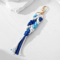Handgefertigter Boho-Schlüsselanhänger aus Baumwollkordel mit goldenem Karabiner - Blau und Weiß