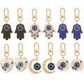 12-teiliges Evil Eye Schlüsselanhänger Set mit Hand der Fatima und Mond Anhängern aus Gold - Hauptstil