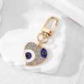 Goldener Herzanhänger mit Evil Eye Emaille und funkelnden Strasssteinen am Schlüsselbund - Königsblau Strass Herz Gold