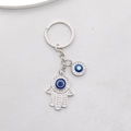 Türkischer Anhänger Hamsa Hand der Fatima Schlüsselanhänger mit blauen Augen und Kristallen - Silberne Hand der Fatima und Böser Blick Stil / Silber