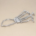 Bracciale punk gotico a forma di mano scheletrica con anelli per gioielli Halloween - Argento