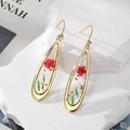 Orecchini a goccia fatti a mano con fiori rossi secchi e foglia d'oro in resina - Forma Goccia d'Acqua Fiore Rosso (Gancio in Strass Rotondo)