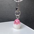 Simpatico portachiavi pulcino rosa nel guscio con chiusura in argento e finitura lucida - Rosa