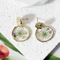 Detail of irregular gold earrings with real white and purple dried flowers in resin - Small Irregular Purple Floral Round