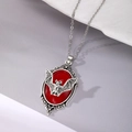 Gothische vleermuis ketting met rode hars en zilveren details in vintage stijl - Rode Vleermuis Ketting