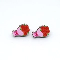 Pendientes de madera con ramo de rosas rojas, papel rosa y detalles verdes - Mano de Esqueleto Ramo