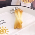 Kreativer realistischer Wellen-Pommes-Schlüsselanhänger aus Silikon mit Metall-Karabinerverschluss - Mehrere Pommes Frites