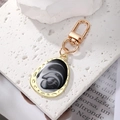 Llavero geométrico de mármol estilo bohemio con marco de metal dorado para bolsos - Negro y Blanco