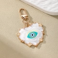 Portachiavi cuore Malocchio etnico con motivo a rose bianche e chiusura dorata - Stile Cuore / Cuore Occhio Blu Lago