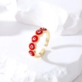 Anello regolabile dorato con cinque ciondoli a occhio di demone in smalto rosso su pietra - Aperto Regolabile / Stile Occhio Rosso