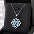 Dettaglio della collana occhio di Allah in argento con motivo floreale inciso - Argento Fiore Cavo