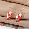 Elegante geometrische onregelmatige rode kristallen blad oorbellen met goud op zijde - Rood