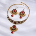 Vintage Indisches Schmuckset mit goldener Quastenkette und roten Kristallohrringen - Roter Strass Goldperlen Stil