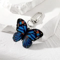 Detailansicht der bunten Acryl-Schmetterling Schlüsselanhänger mit blauen Flügeln - Schwarz Blauer Schmetterling