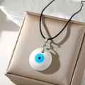 Collier bohème Œil de protection avec pendentif en résine bleue sur cordon noir et boîte - Blanc