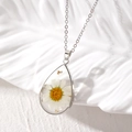 Waterdrop-shaped dry flower necklace with white daisy and gold foil in clear resin - White Daisy