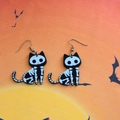 Creative Halloween cat skeleton drop earrings in black and white acrylic material - Skeleton Cat (Cross Hook)