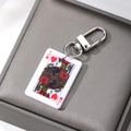Mini acryl pokerkaart sleutelhanger met hartenboer ontwerp en zilveren haakje - Hartenboer