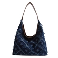 Borsa tote in denim blu scuro con stelle, bordi sfilacciati e tracolla marrone - Blu scuro