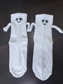 Chaussettes blanches magnétiques qui se tiennent la main avec motif smiley - Style Smiley Brodé / Blanc Brodé Sourire