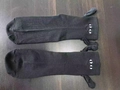 Chaussettes magnétiques noires rigolotes avec mains 3D et broderies de dessin animé - Style Smiley Brodé / Noir Brodé Sourire