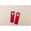Chaussettes de Noël rouges aimantées avec yeux 3D et mains tenant ensemble, flocons - Style Figurine de Noël / Noël Rouge
