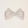 Elegante fermaglio per capelli in raso beige con fiocco a strati per donna - Cachi