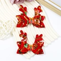Handgefertigte Weihnachts-Haarspangen mit roten Pailletten-Geweihen und festlichen Schleifen - Rote Pailletten Geschenkkarton-Stil