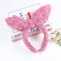 Fascia per capelli in peluche rosa con orecchie da coniglio per trucco e cura del viso - Rosa Chiaro