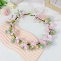 Handgefertigter Blumenkranz mit rosa Stoffblüten und fließenden Bändern für Mädchen - Rosa
