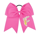 Chouchou nœud rose vif avec broderie 'F' et détail de plume colorée élégant - Rose - Style Lettre F