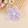 Zartes lilafarbenes Blumen-Haar-Accessoire aus Netzstoff mit weißen Perlen und Verzierung - Lila