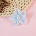Lichtblauwe stoffen bloem met parelcentrum en zilveren strass voor accessoires - Lichtblauw (Stijl 6)