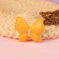 Accesorio de mariposa en satén amarillo de doble capa con detalles de perlas blancas - Amarillo (#10)