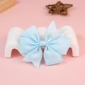 Fiocco per capelli in nastro grosgrain azzurro su espositore bianco a onde - Azzurro