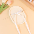 Elegante fiocco in raso bianco su spilla di metallo per matrimoni e regali - Bianco