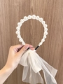 Cerchietto con perle eleganti per bambine con nastri in rete bianca e perle lucide - Beige