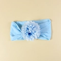 Hellblaues Baby-Stirnband aus weichem Nylon mit einer großen, geschichteten Stoffblume - Hellblau