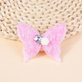 Detailaufnahme des rosa Schmetterlings-Haarschmucks mit Spitze, Strass und Plüschball - Rosa (#1)