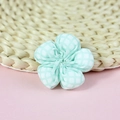 Détail macro d'une fleur en tissu à carreaux verts pour couture DIY et accessoires - Vert Clair à Carreaux