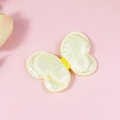 Détail du patch papillon jaune scintillant en tissu perlé pour accessoires cheveux DIY - Jaune clair