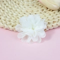 Fijne witte chiffon bloem met meerlaagse tule blaadjes voor DIY haaraccessoires en decoratie - crème