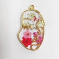 Abstrakte Gesichts-Ohrringe mit goldenem Metallrahmen und rosa getrockneten Blüten - Rosa Gesichtssilhouette Anhänger Ohne Kette