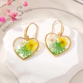 Boucles d'oreilles cœur faites main avec fleurs séchées jaunes et crochets dorés - Cœur Fleur Jaune Blanche Verte (1#)