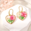 Detailed macro view of heart-shaped gold resin earrings with real pink and white dried flowers - Rose Red White Green Flower (5#)
