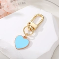 Llavero de corazón azul cielo con cierre de langosta en oro de 18k sobre piedra - Azul Cielo (K60)